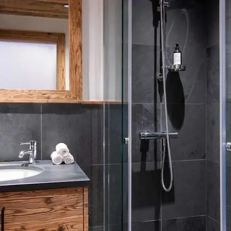 4bdr Stylish With Sauna And Pool